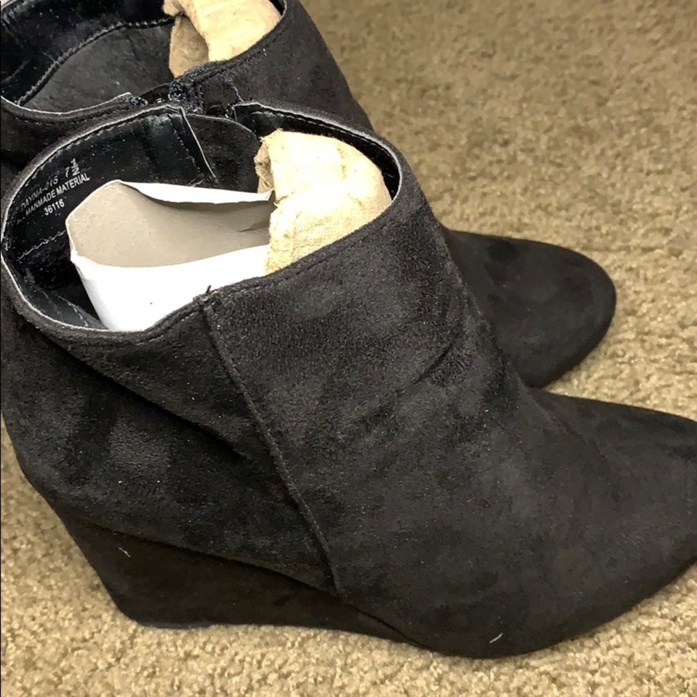 Shoes - Picture 2 of 4